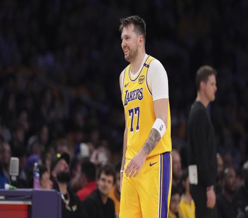 东契奇：NBA若举办1v1比赛，决赛会是文班亚马对阵欧文