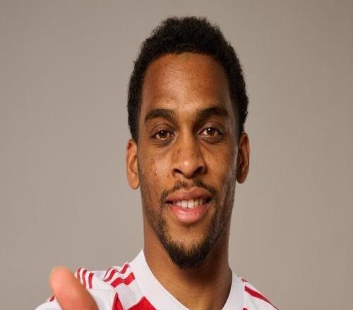 太出色了！阿森纳新人铁卫制霸攻防两端，塔帅争冠奖杯的关键点