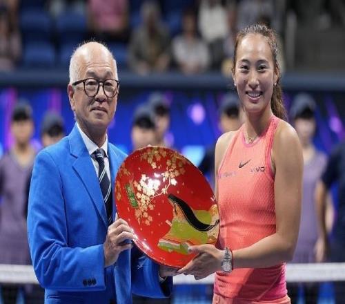 官方：卫冕冠军郑钦文因肘伤退出WTA500东京站比赛
