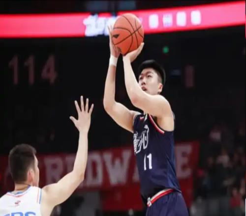 在哈登面前三分5中4！广州队长大心脏，与郭艾伦组最强本土双枪