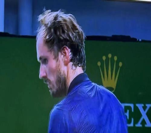 还有半个月就立冬了，上海35度