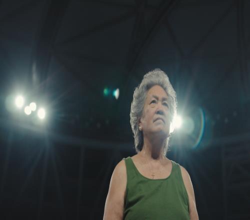 她建造的球场，让费德勒重新上场