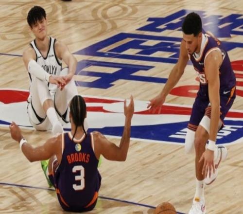 曾凡博的糟糕表现远不及崔永熙，NBA的梦该醒了