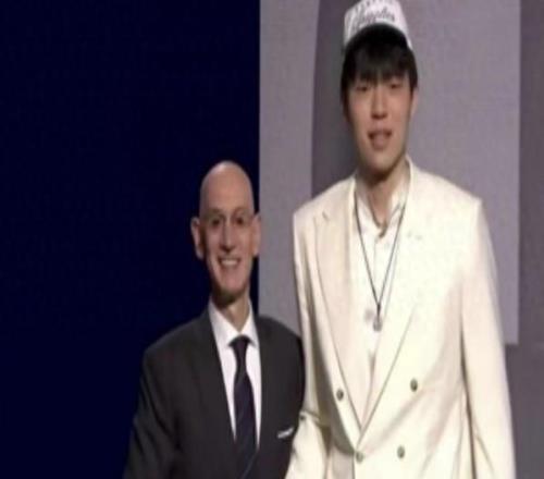 太阳加时战胜篮网，0分龙套曾凡博的价值就是为NBA中国赛卖票