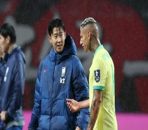 老友相见,巴西大胜韩国赛后,里沙利松与孙兴慜交谈并拥抱