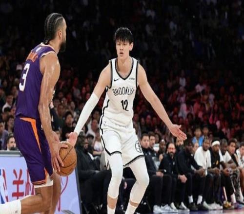 0分0板0助0帽3犯！曾凡博NBA首秀太苦涩了：CBA或许更适合他
