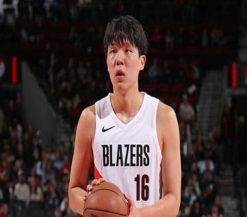 比卢普斯:杨瀚森的篮下保护很出色防守端的站位选择变得更好