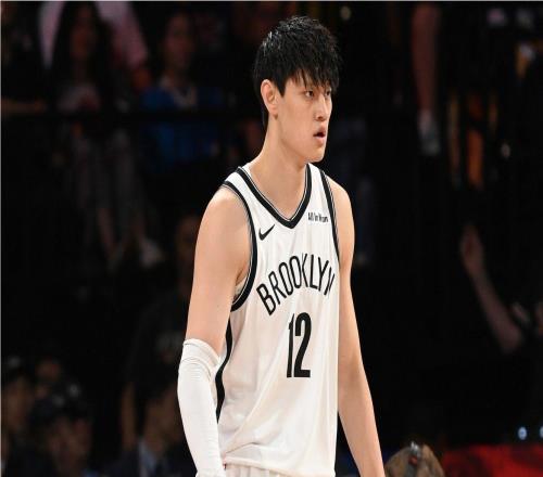 媒体人：NBA残酷如原始森林，期待曾凡博周日能获得更多机会