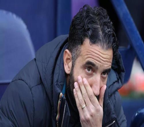 镜报:曼联高层与多名一线球员进行了会谈,讨论俱乐部的现状