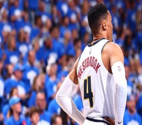 名记：威少至今没有讨论本赛季赴海外打球的可能性