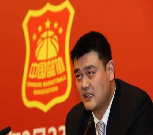 45岁的姚明开始领养老金了，每年15.7万元