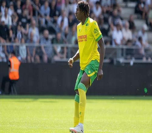 17岁法甲天才中卫横空出世，巴萨对他情有独钟，6大豪强展开疯抢