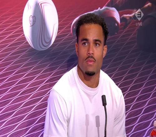 克鲁伊维特：我努力为球队付出，不能一味地射门或为自己踢球