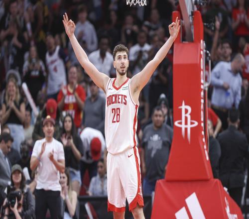 媒体人:好几个消息源告诉我明年NBA中国赛是火箭和独行侠