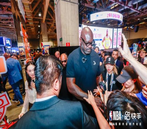 奥尼尔快手展台互动燃爆NBA中国赛，实现球星球迷双向奔赴