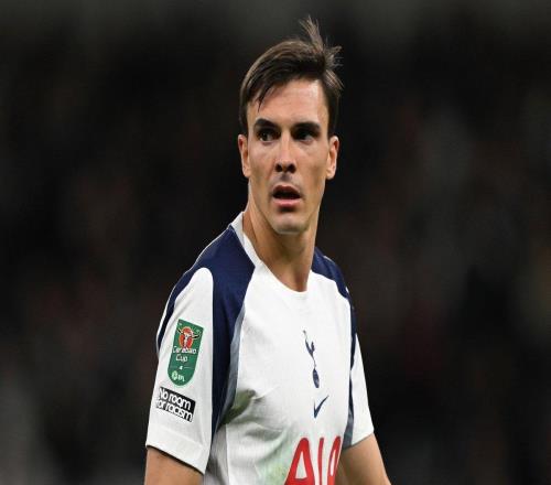 德天空:帕利尼亚想留在热刺,目前来看他的买断条款会被激活