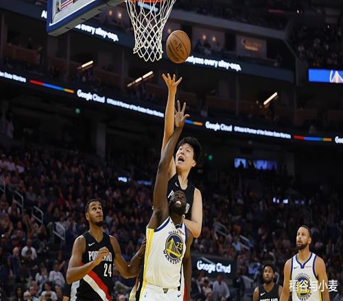 开拓者先发中锋：我和杨瀚森一起对抗彼此竞争，我告诉他要有耐心