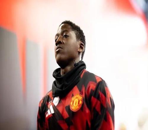 尼科尔：梅努在脚下有球时很出色，但当对手控球时他做得不够