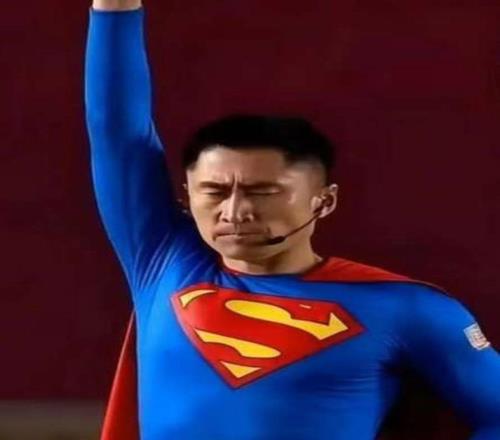 中超第一疯哨成公敌!一人扼杀2.7亿人梦想球迷:出去没人惯着你