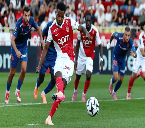 巴萨天降横财！昔日废柴在法甲重生：5场轰6球英超3队想买他