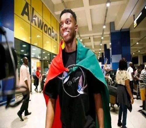 记者：恩凯蒂亚现在已在俱乐部稳定下来，愿意为加纳队效力