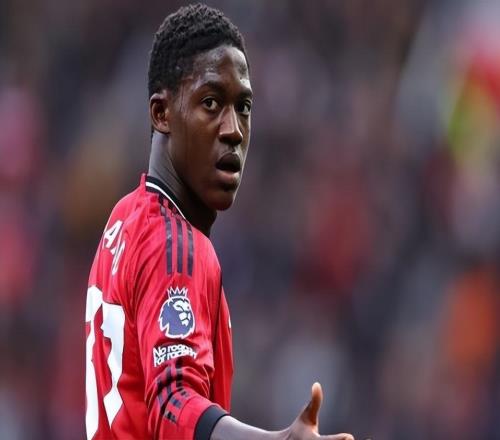 7轮0首发！曼联太子惨遭阿莫林冷落沦为鸡肋，两个新东家已经浮现