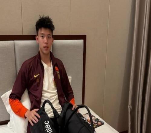 00战平泰国U23，王钰栋赛后晒照：比赛后的恢复同样重要