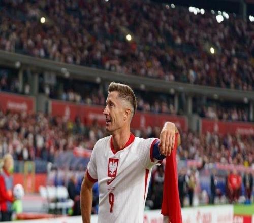 世体:若莱万伤停超28天,巴萨可向FIFA索要每日20548欧赔偿