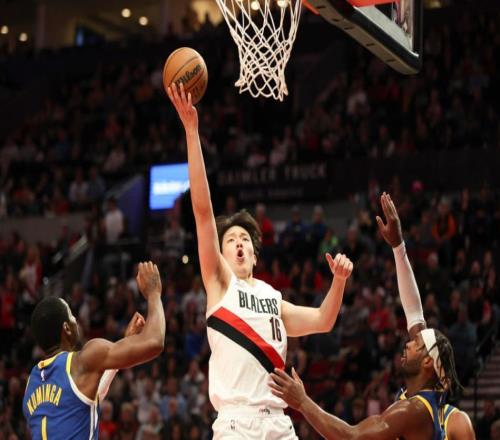 越来越好!再战勇士队杨翰森9分6篮板1盖帽,克林根压力倍增