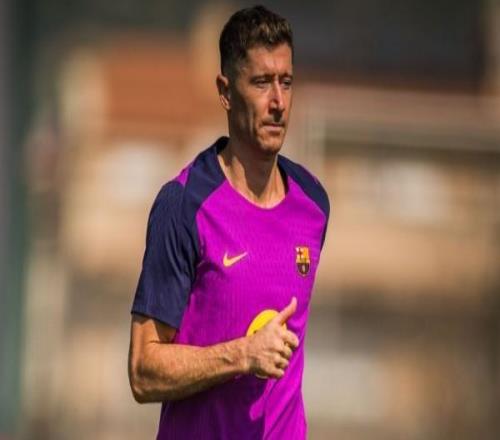 巴萨官方：莱万左大腿肌腱撕裂，恢复时间待定