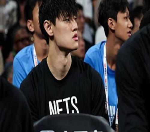 北青：北京男篮已预注册曾凡博，他还有时间在海外继续追梦