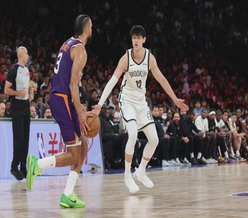 曾凡博遭NBA戏弄！2场比赛0分0出手，被裁后他将何去何从