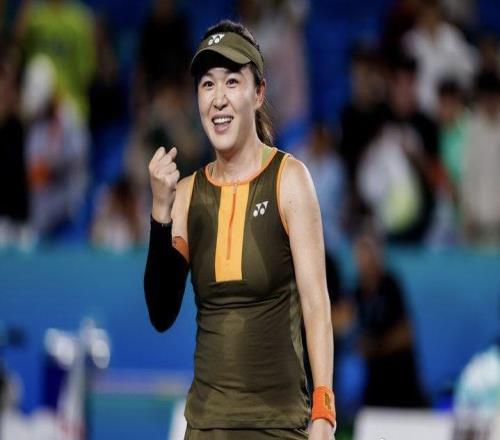 外卡老将的逆袭宣言：朱琳三盘逆转世界第六，用奔跑击碎退役声