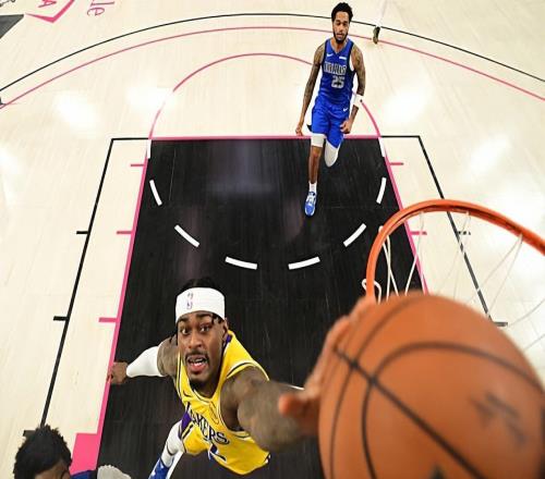 攻防两端的表现都相当抢眼，但湖人锋线大闸莫名其妙又受伤了