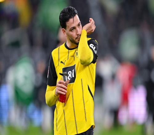 三大榜首全胜！阿森纳3分领跑，拜仁送多特首败，巴萨先赛登顶