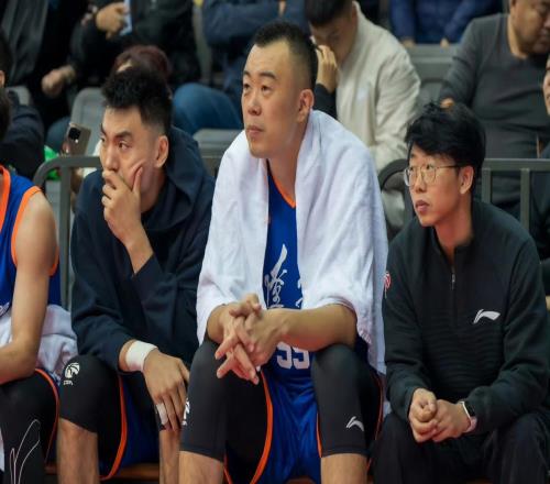三场拿43分！韩德君找到接班人，5年合同不白签，杨鸣有1点担忧