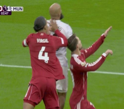 利物浦炮轰曼联胜之不武，头部受伤主裁未中止比赛！英超解释原因