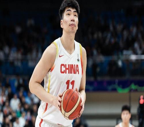 西乙主帅谈余嘉豪！直指防守+对抗+篮板隐患，需进步才能进西甲！