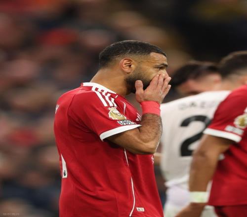 利物浦头疼33岁功勋已成毒瘤！过人0成功+空门不进，仍稳坐主力