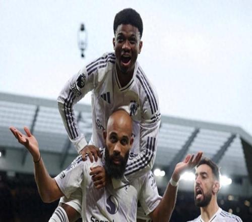 曼联更衣室赛后激情庆祝，德里赫特：我们找到了利物浦的软肋