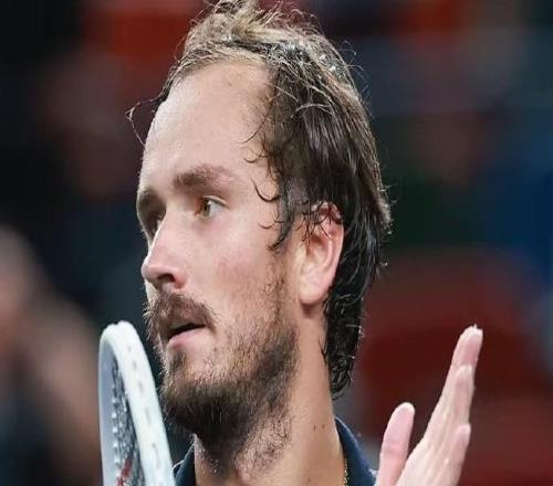 梅德韦杰夫21击败穆泰夺冠，终结长达882天的冠军荒