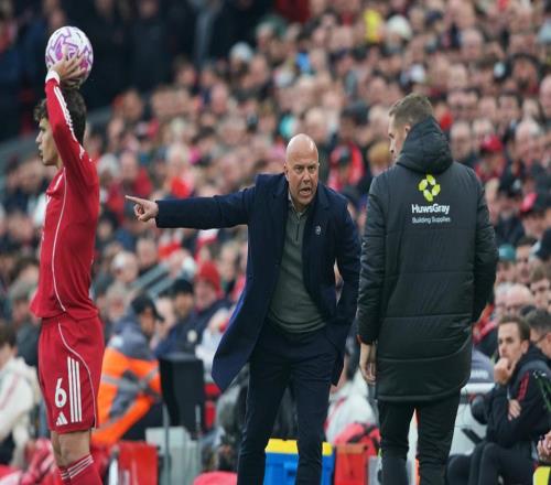 利物浦4连败崩盘连续3轮英超被绝杀斯洛特用废11.5亿豪阵该下课