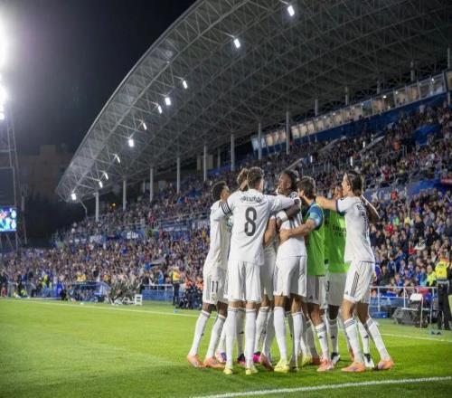 正式超越梅西！世界第1，皇马巨星狂轰395球+本世纪第1人