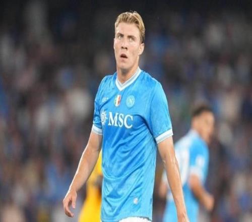 迪马:麦克托米奈回归那不勒斯欧冠赛前训练,霍伊伦缺席