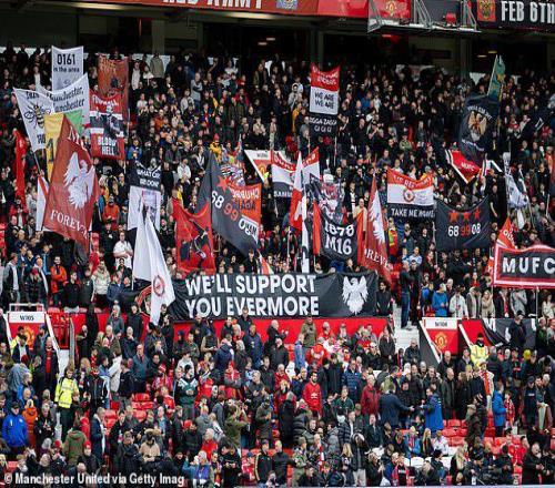 英媒：老特拉福德新增6000个护栏座椅，下月将全面竣工