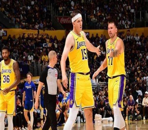 里夫斯:自从我来到湖人湖人就一直是湖三崩