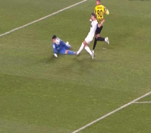 2万人狂欢!伟大的00:门神用头挡单刀+5扑救亚洲球队欧冠首分