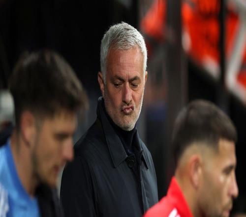 纽卡30本菲卡，穆里尼奥上任后两连败，赛后暗讽纽卡球迷