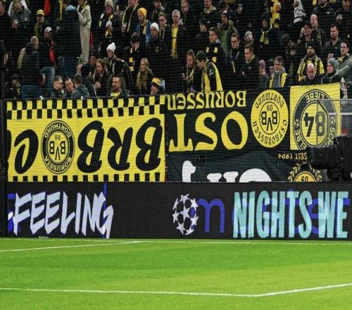 门票实名制+赛前一天才发客队球票，多特球迷倒挂旗帜表不满