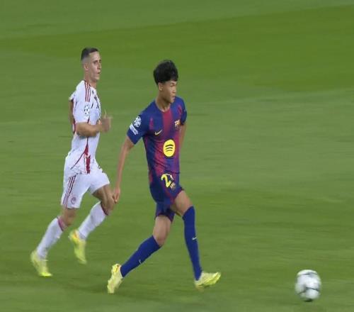 欧冠首秀献助攻，17岁巴萨小将德罗收获一线队生涯首次助攻